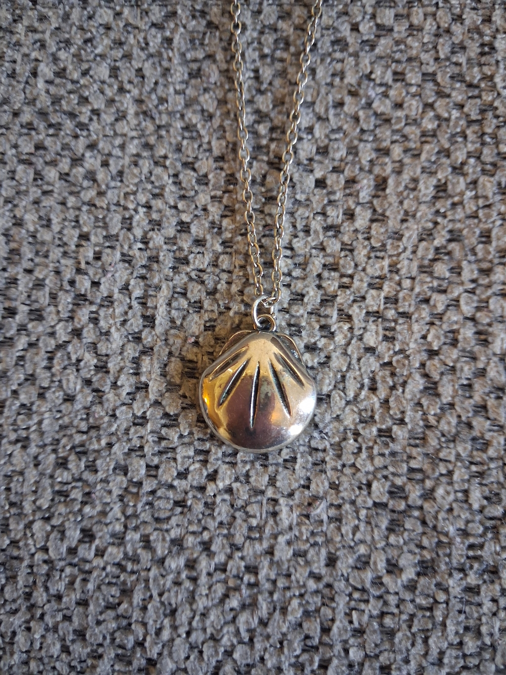 Vintage Silver Tone Shell Pendant Necklace - Women Jewelry